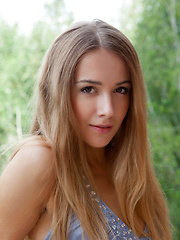 Lina Diamond may look charming and cute with her adorably sweet face but this gorgeous stunner is a naughty seductress in the making with her tempting wide open poses.