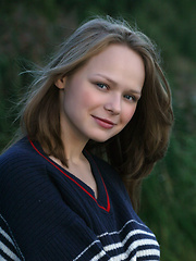 Innocwnt teen girl shows her naked body