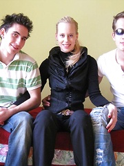 Three friends spice their friendship with sex.